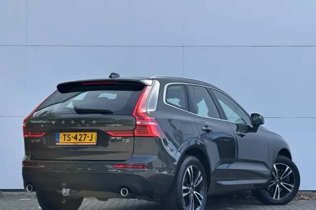 Volvo XC60 (2018) thumbnail 2