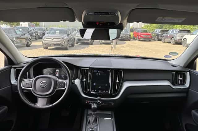 Volvo XC60 (2018) thumbnail 3