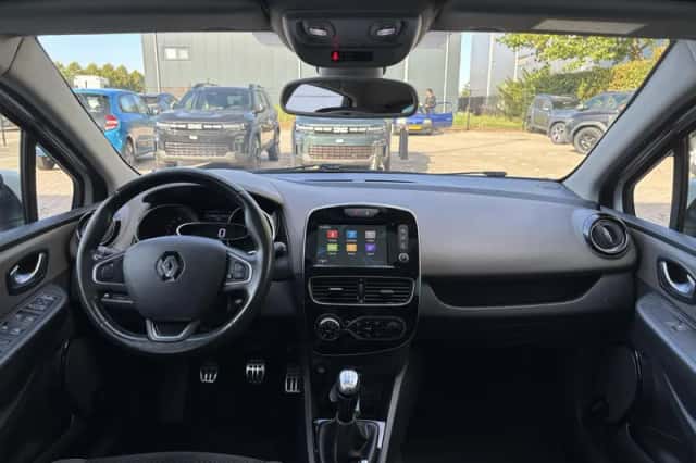 Renault Clio (2018) thumbnail 3