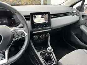 Renault Clio (2024) thumbnail 3