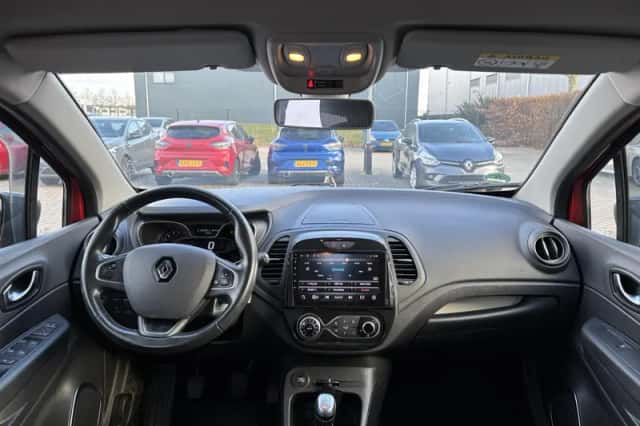 Renault Captur (2018) thumbnail 3