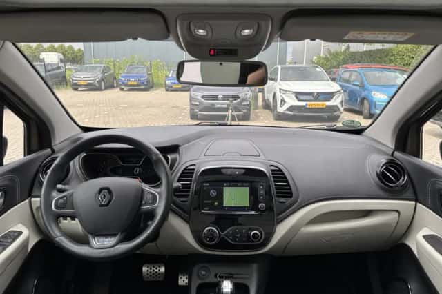 Renault Captur (2017) thumbnail 3