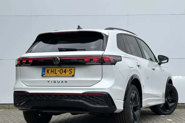 Volkswagen Tiguan (2025) thumbnail 2