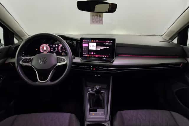 Volkswagen Golf (2025) thumbnail 3