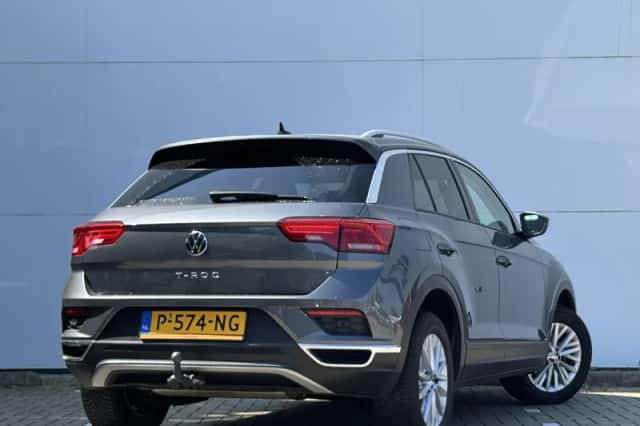 Volkswagen T-Roc (2022) thumbnail 2