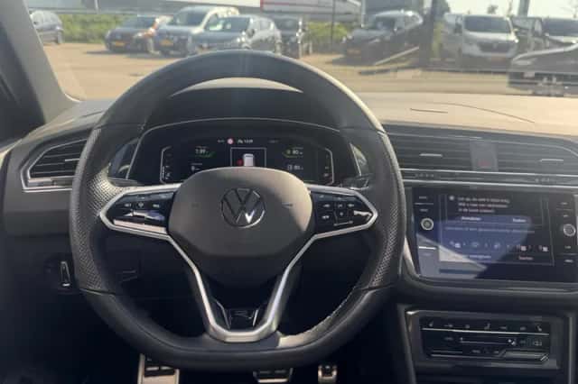 Volkswagen Tiguan (2023) thumbnail 3