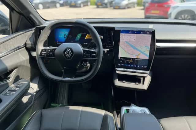Renault Mégane E-Tech (2025) thumbnail 2