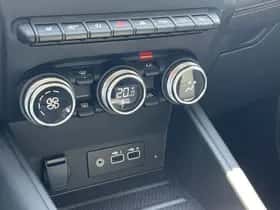 Renault Captur (2024) thumbnail 23