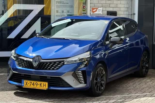 Renault Clio (2023) thumbnail 2