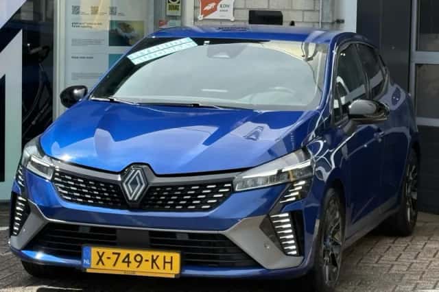 Renault Clio (2023) thumbnail 3