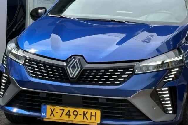 Renault Clio (2023) thumbnail 5