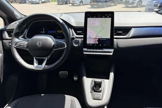 Renault Captur (2025) thumbnail 3