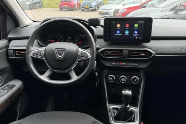 Dacia Sandero Stepway (2021) thumbnail 3