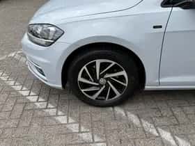 Volkswagen Golf (2018) thumbnail 23