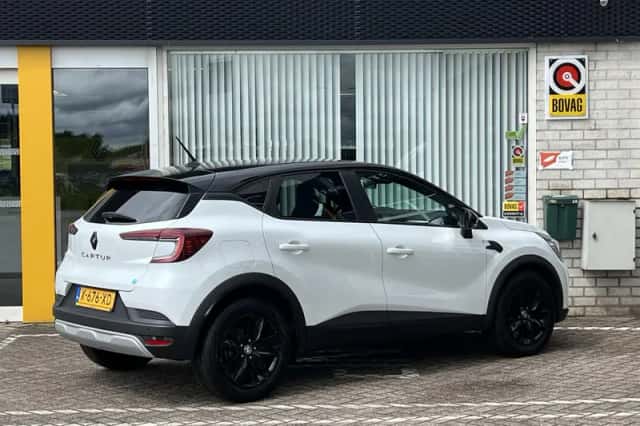 Renault Captur (2024) thumbnail 2