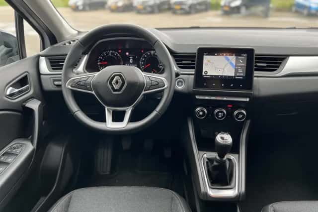 Renault Captur (2024) thumbnail 3