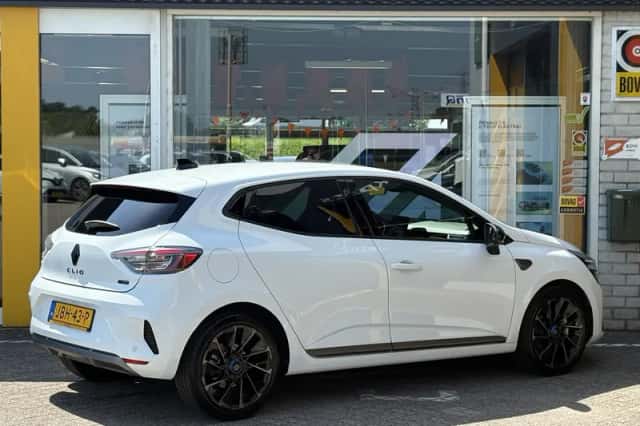 Renault Clio (2025) thumbnail 2