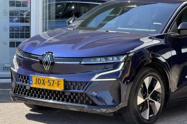 Renault Mégane E-Tech (2025) thumbnail 2