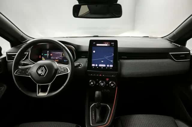 Renault Clio (2024) thumbnail 3