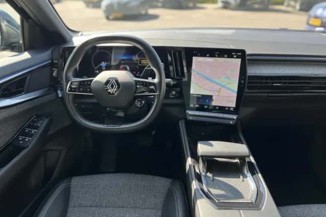 Renault Espace (2024) thumbnail 3