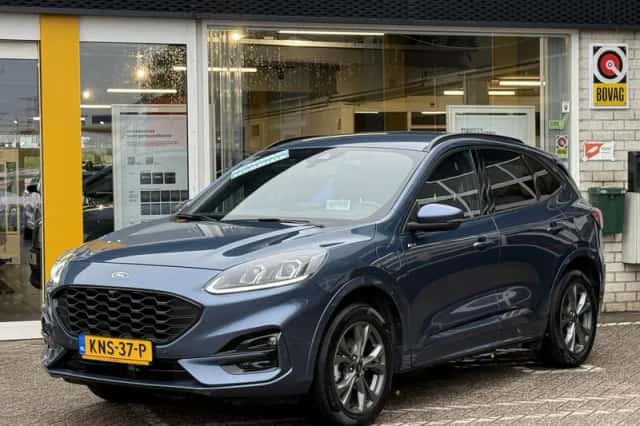 Ford Kuga (2023) thumbnail 2