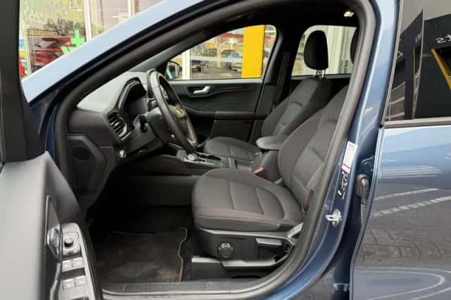 Ford Kuga (2023) thumbnail 6