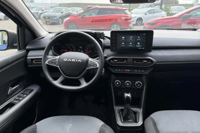 Dacia Sandero Stepway (2024) thumbnail 3