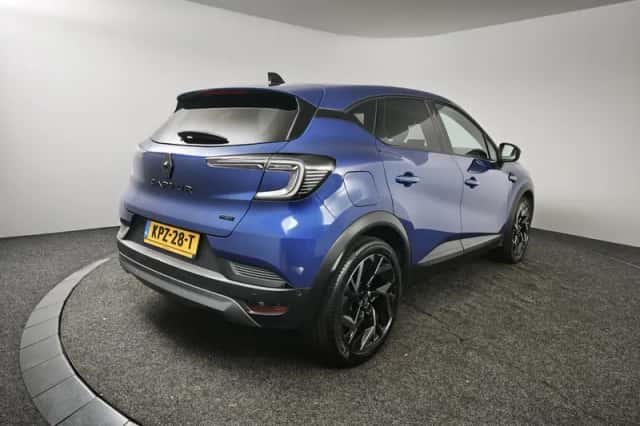 Renault Captur (2025) thumbnail 2