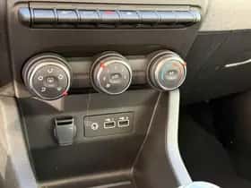 Renault Clio (2024) thumbnail 12
