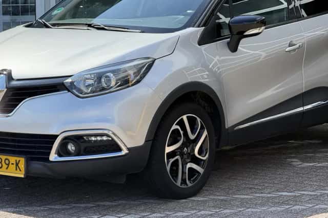 Renault Captur (2015) thumbnail 3