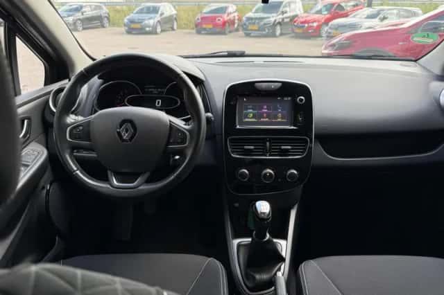 Renault Clio (2017) thumbnail 3