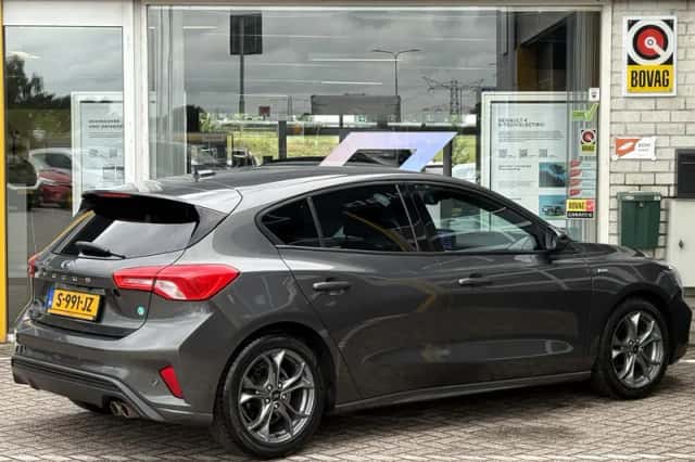 Ford Focus (2020) thumbnail 2