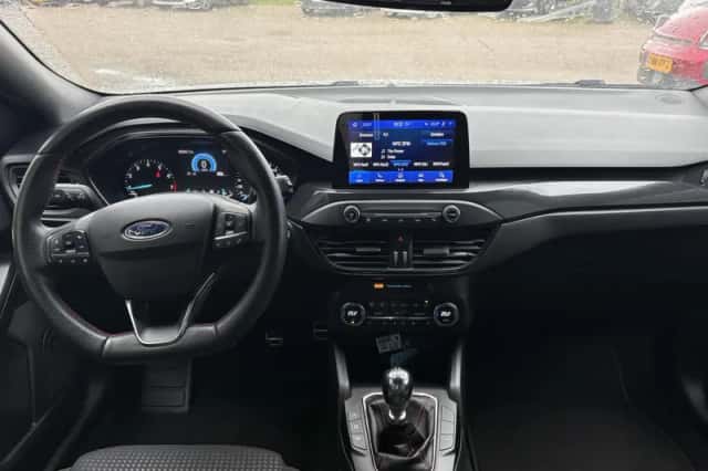 Ford Focus (2020) thumbnail 3