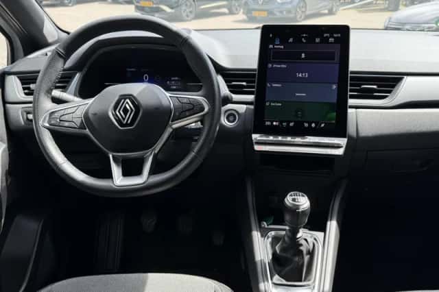 Renault Captur (2024) thumbnail 3