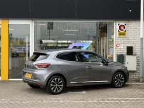 Renault Clio (2022) thumbnail 2