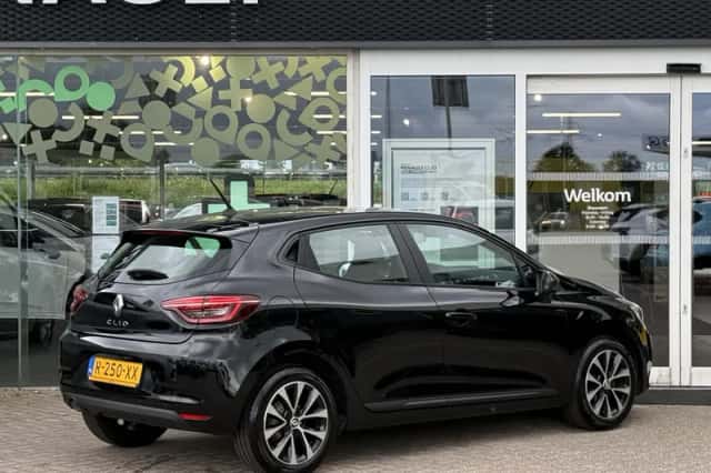 Renault Clio (2022) thumbnail 2