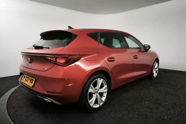 SEAT Leon (2022) thumbnail 2