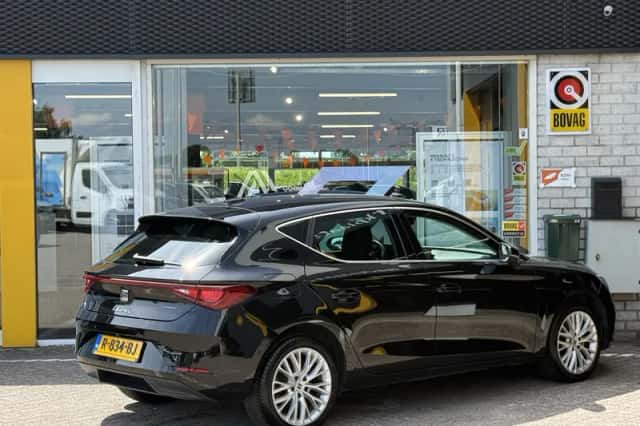 SEAT Leon (2022) thumbnail 2