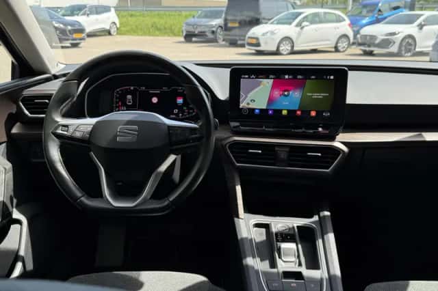 SEAT Leon (2022) thumbnail 3