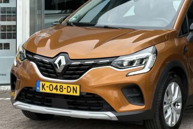 Renault Captur (2020) thumbnail 3