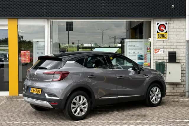 Renault Captur (2021) thumbnail 2