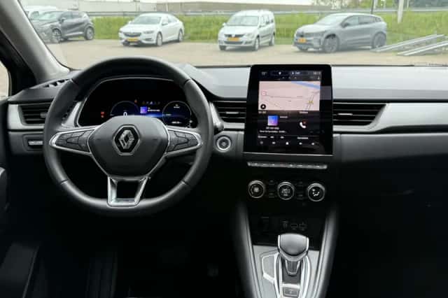 Renault Captur (2021) thumbnail 3