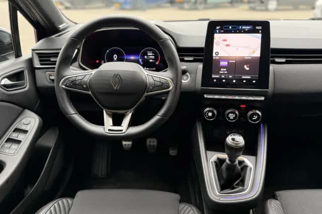 Renault Clio (2024) thumbnail 3