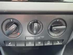 Škoda Rapid (2016) thumbnail 23