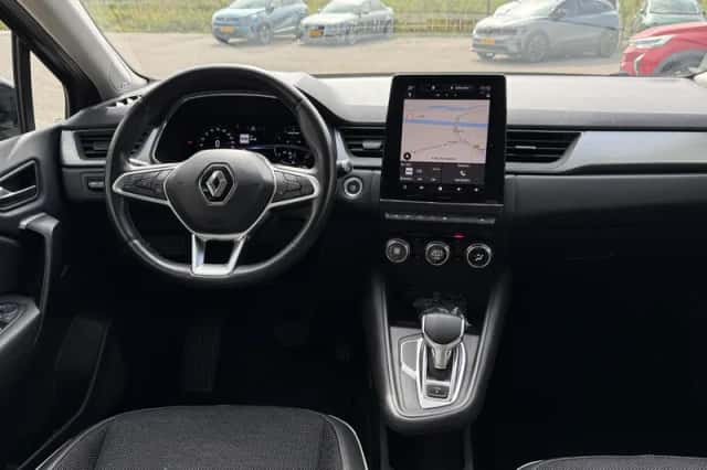 Renault Captur (2021) thumbnail 3