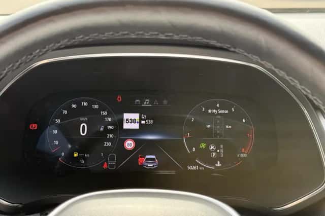 Renault Captur (2021) thumbnail 4