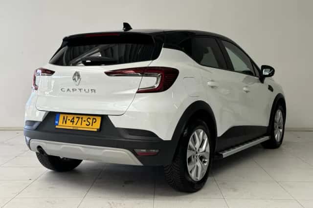 Renault Captur (2021) thumbnail 2