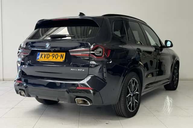 BMW X3 (2022) thumbnail 2