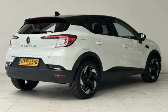Renault Captur (2024) thumbnail 2
