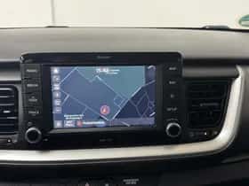 Kia Stonic (2018) thumbnail 11